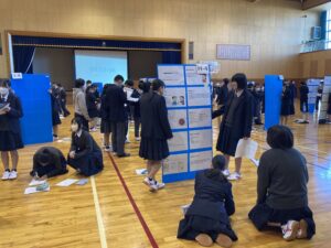 地域の協働先を招きポスターセッション