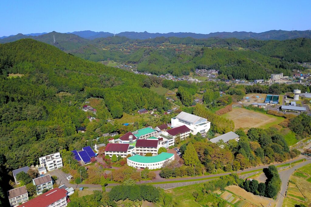 自由の森学園遠景