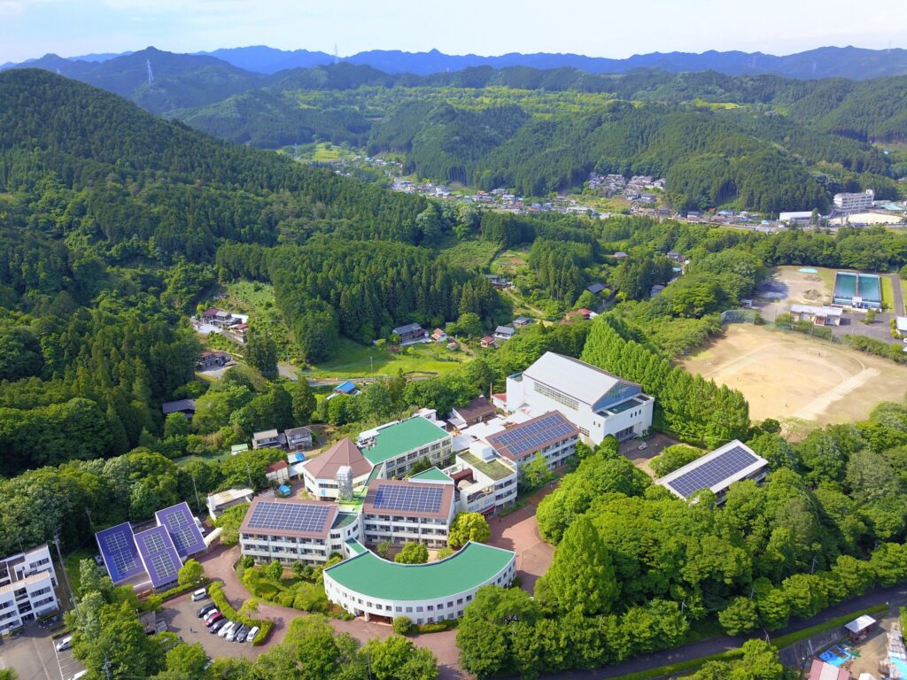 自由の森学園遠景