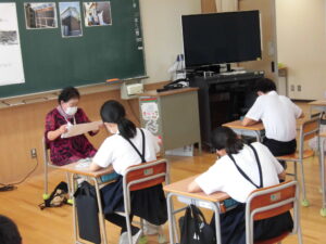 6年生　戦争について地域の語り部から学ぶ