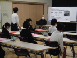 6年生　学区の土蔵に疎開した大原美術館の絵画について学芸員から学ぶ