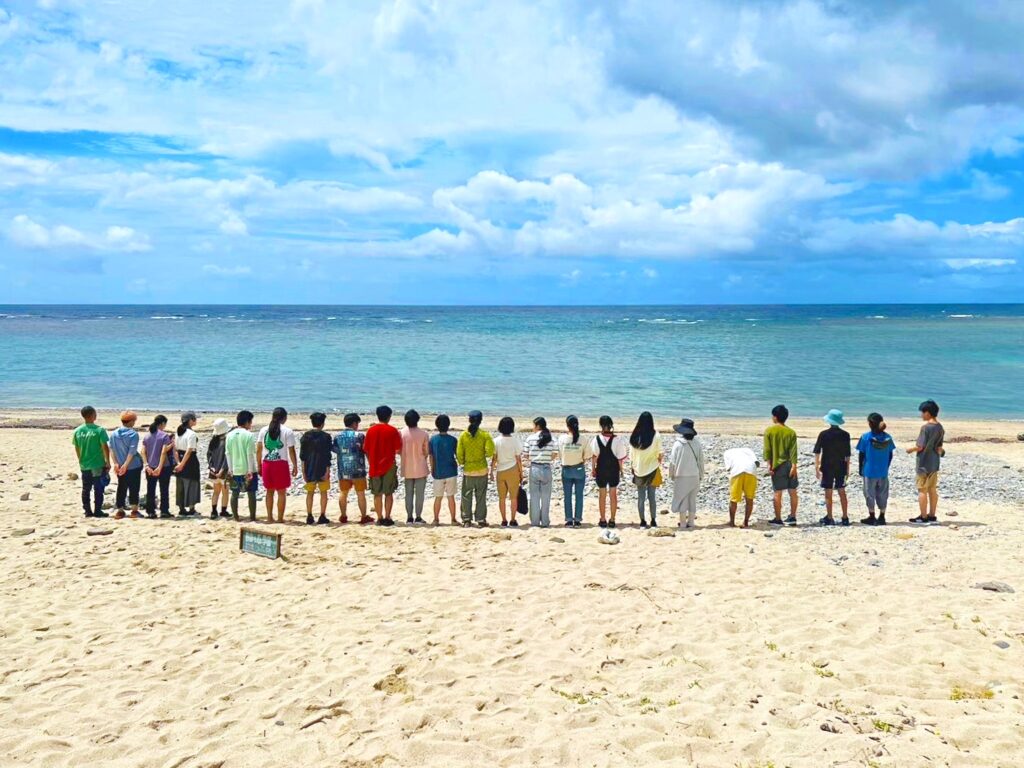 自由の森学園中学校の修学旅行　沖縄の自然・文化出会う（名護ヌーハの浜）