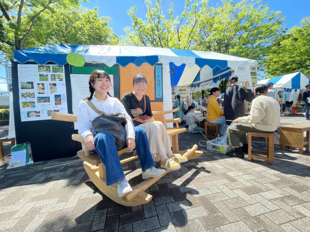 自由の森学園　アースデイ東京のブースの様子