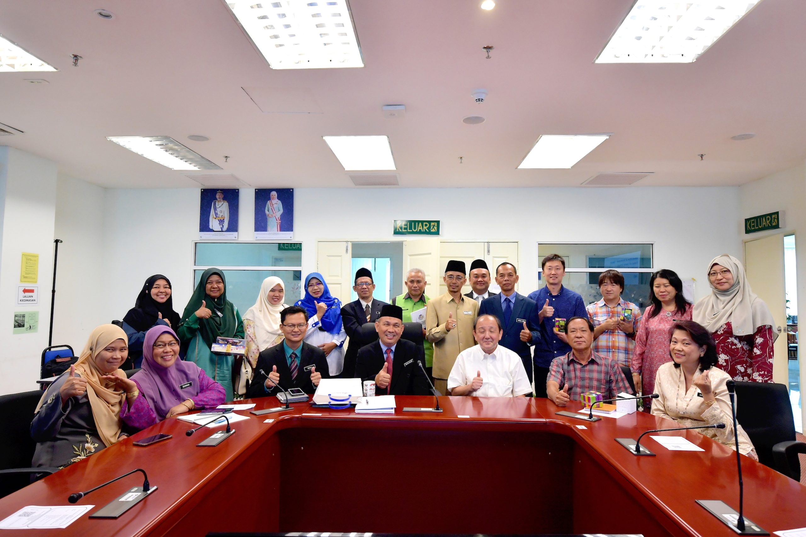 ボルネオ教育長長官、サバ州の校長と自由の森学園の交流の様子